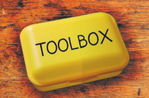 Foto einer Jausenbox, auf der "Toolbox" steht.