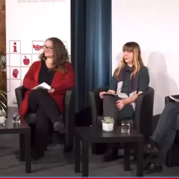 Die Podiumsteilnehmer - Screenshot des Tagungsvideos