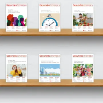 Bücherregal mit Magazinen