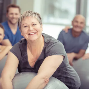 © contrastwerkstatt/stock.adobe.com Gruppe von Personen bei Gymnastik