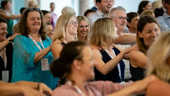 Teilnehmerinnen und Teilnehmer bei einer Gesundheitsförderungskonferenz des FGÖ