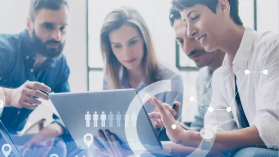 Menschen mit grafischen Elementen die Digitalisierung ausdrücken