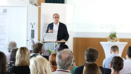 Bundesminister Rauch bei der Eröffnungrede